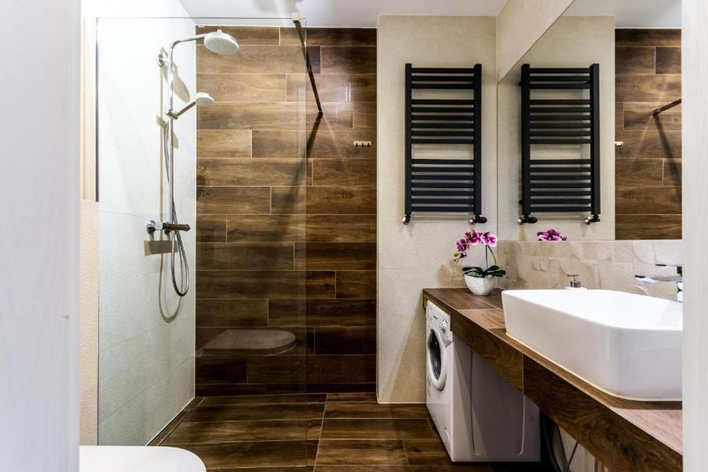 Relax Jacuzzi Apartment Cracovie Extérieur photo