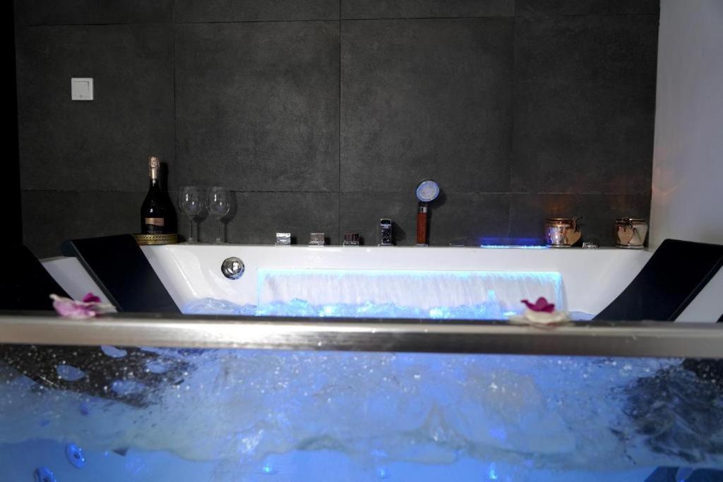 Relax Jacuzzi Apartment Cracovie Extérieur photo